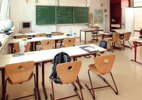 Basic ergonomic equipment with adaptable tables.