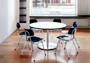 Open learning and meeting zones.