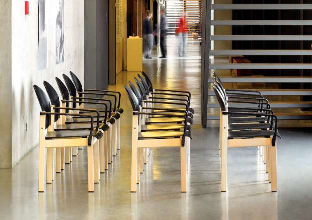 Slim construction from solid beech wood.