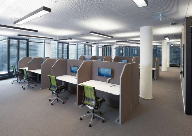 Concentrating on a discussion with a customer.